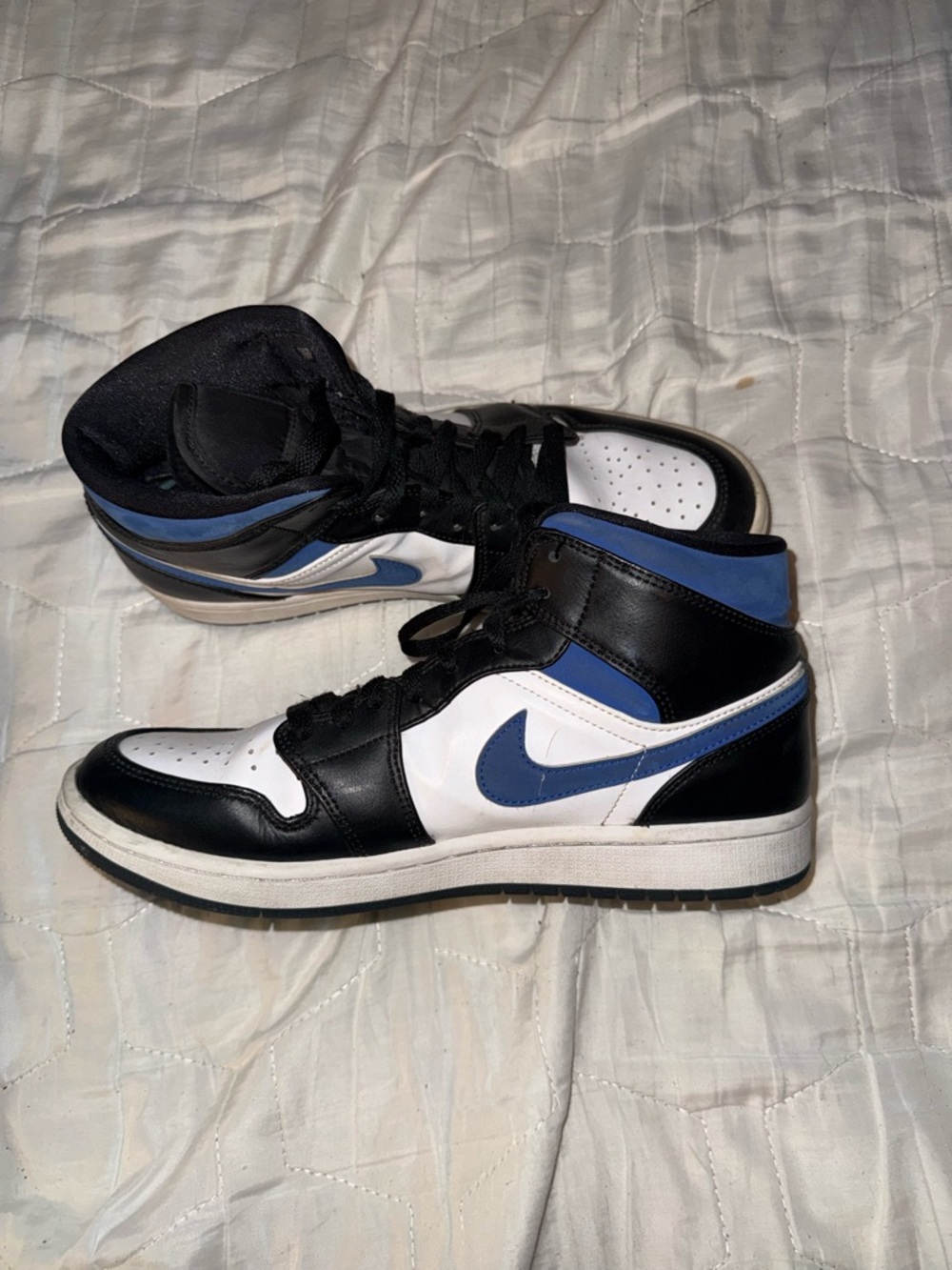 Nike Men’s High-Top Sneakers in Black/White/Blue